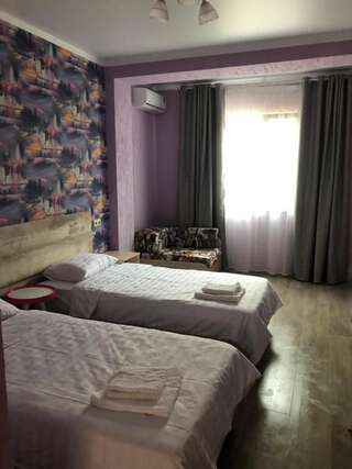 Отель Лаванда Гагра Двухместный номер с 2 отдельными кроватями и дополнительной кроватью-13
